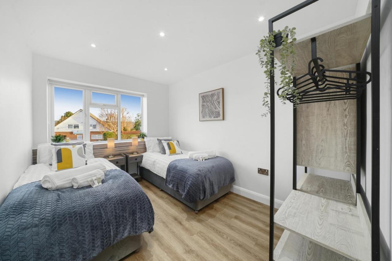 Modern Bungalow In Maidstone Sleeps 5 With Free Parking Esterno foto