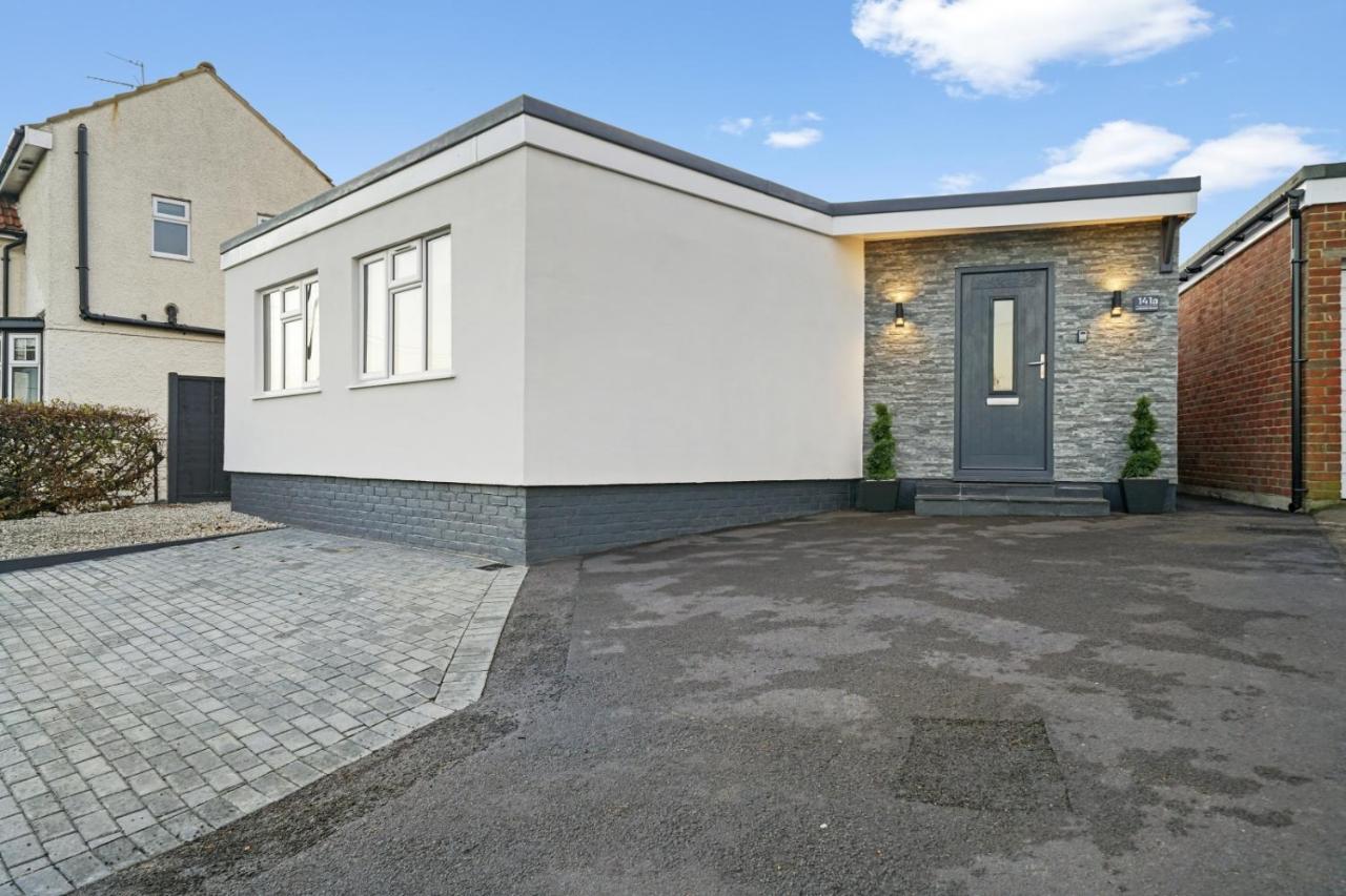 Modern Bungalow In Maidstone Sleeps 5 With Free Parking Esterno foto